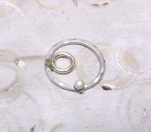 Judy Larson's Making Chain with Wubbers and Wire - , Contemporary Wire Jewelry, Making Chain, Chain Making , Butane Torch, Soldering, Solder, Place a ball made with 3/8 of 18 gauge round Argentium wire 